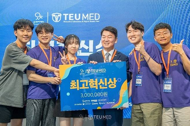 2024년 4기 최고혁신상(대상팀) 시상 기념 사진