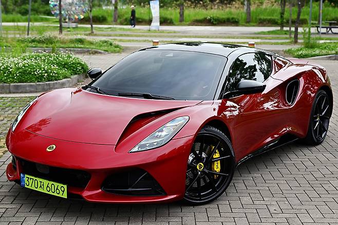 로터스 에미라 V6. 사진: 김학수 기자