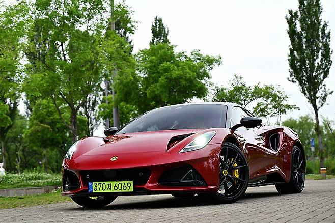 로터스 에미라 V6. 사진: 김학수 기자