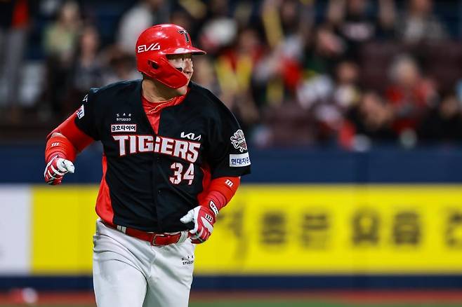 최형우.   KIA 타이거즈 공