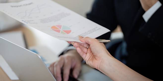 부동산에 투자할 땐 경제 지표도 잘 살펴봐야 한다.[사진 | 게티이미지뱅크]