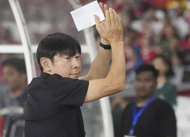 인도네시아 매체 '볼라가' 24일(한국시간) 인도네시아 축구 대표팀 베컴 푸트라가 일본 축구 대표팀 주장인 엔도 와타루와 나눴던 대화를 소개했다고 보도했다.신태용 전 인도네시아 감독이 원한던 꿈을 일본 축구 국가대표팀 주장이 응원했다는 비하인드가 전해졌다.&nbsp;연합뉴스