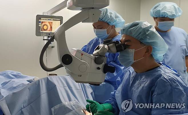 백내장 수술 [생명을나누는사람들 제공]