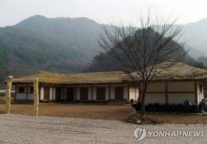 영월 김삿갓 마을 주막 (영월=연합뉴스) 강원 영월군이 지난해 4월 총 사업비 2억1천만원을 들여 김삿갓면 와석리에 착공한 조선시대 주막. <<영월군 제공>> 2010.1.14 byh@yna.co.kr