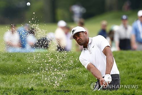 벙커샷 하는 피나우. [AFP/게티이미지=연합뉴스]