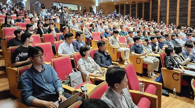 대구 도시철도망 구축계획 시민공청회를 찾은 시민 300여 명의 모습. /김재욱기자