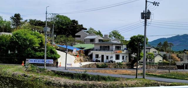 문재인 전 대통령 부부가 머무르는 경남 양산시 하북면 평산마을 사저. 부산일보DB