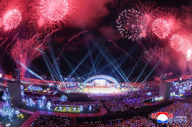 북한의 대형 해변 리조트 단지인 강원도 원산 갈마 해안관광지구가 준공됐다. 조선중앙통신은 26일 김정은 국무위원장이 참석한 가운데 “원산갈마해안관광지구 준공식이 24일에 성대히 진행됐다”고 보도했다. [연합뉴스=조선중앙통신]