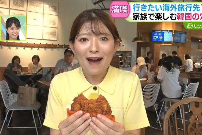 대전 성심당에서 튀김소보로를 먹고 있는 홋카이도방송(STV) 리포터. (유튜브 ‘도산코 와이드’ 캡처)