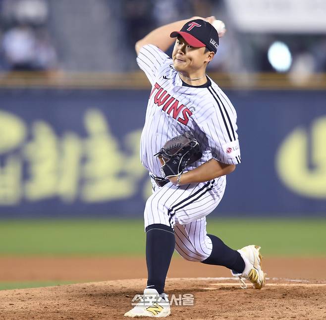 LG 투수 이지강이 역투하고 있다. 잠실 | 최승섭기자 thunder@sportsseoul.com