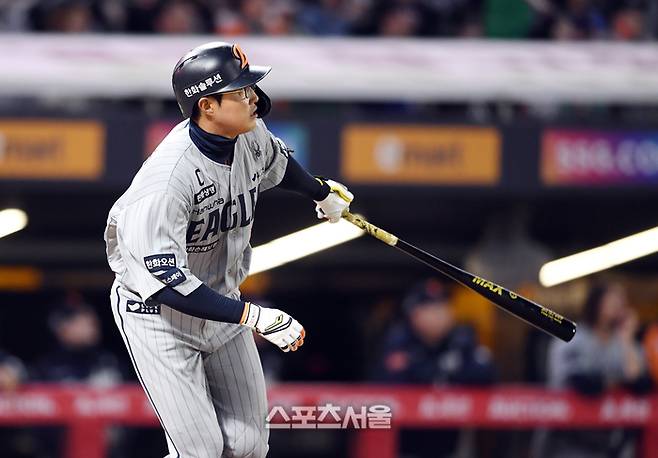 한화 채은성이 16일 인천 SSG랜더스필드에서 열린 2025 KBO리그 SSG와의 경기 7회초 2사 2루 상황에서 SSG 한두솔을 상대로 1타점 2루타를 치고 있다. 문학 | 박진업 기자 upandup@sportsseoul.com
