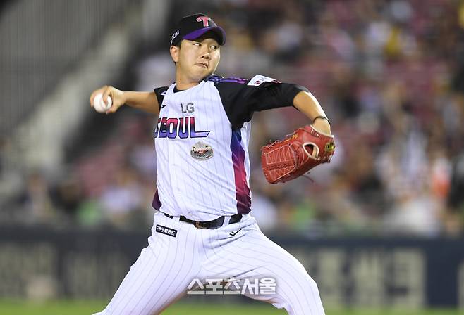 LG 투수 유영찬이 투구에 임하고 있다. 잠실 | 최승섭기자 thunder@sportsseoul.com
