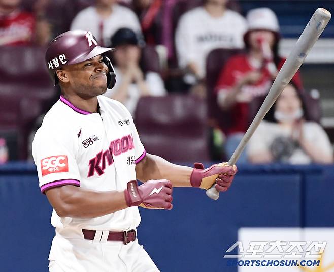 19일 서울 고척돔에서 열린 키움과 SSG 경기. 타격하는 키움 스톤. 고척=송정헌 기자songs@sportschosun.com/2025.06.19/