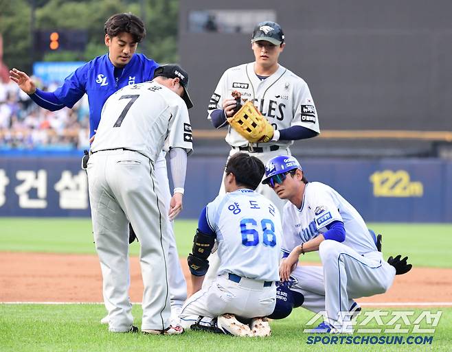 26일 대구 삼성라이온즈파크에서 열린 삼성과 한화의 경기. 1회 주루 도중 한화 채은성과 충돌한 삼성 양도근. 대구=송정헌 기자songs@sportschosun.com/2025.06.26/