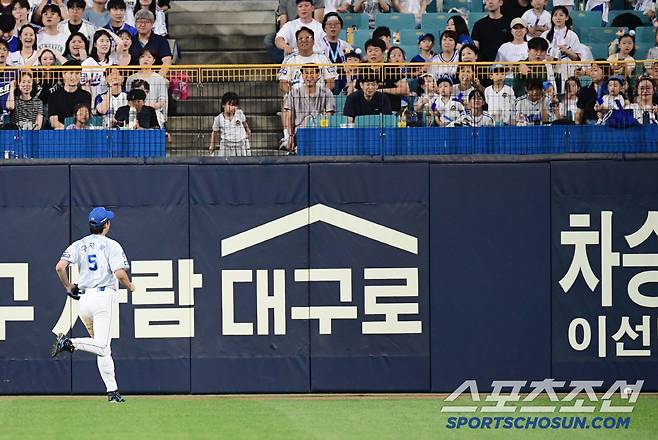 26일 대구 삼성라이온즈파크에서 열린 삼성과 한화의 경기. 6회 역전 허용하는 수비 실책을 저지른 삼성 구자욱. 대구=송정헌 기자songs@sportschosun.com/2025.06.26/