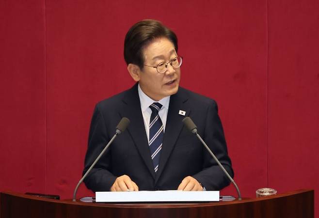 이재명 대통령이 26일 서울 여의도 국회 본회의장에서 정부의 2차 추가경정예산안 제출과 관련해 첫 시정연설을 하고 있다. 국회사진기자단 연합뉴스