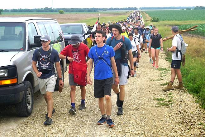 /캔자스 위치타 천주교구 지난해 6월에 열린 카폰 신부 탄생지 성지 순례