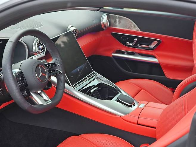 메르세데스-AMG GT 55 4MATIC+ 앞좌석. ⓒ데일리안 정진주 기자