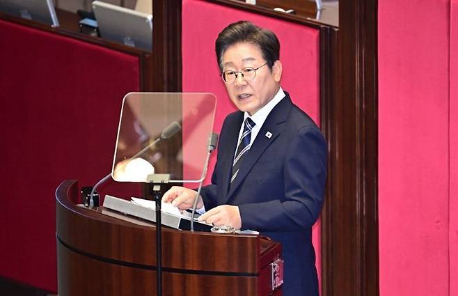 이재명 대통령이 26일 국회 본회의장에서 정부의 2차 추가경정예산안 제출과 관련해 첫 시정연설을 하고 있다. ⓒ연합뉴스