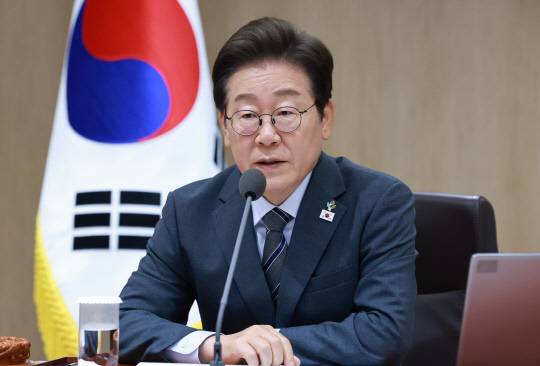 이재명 대통령. 사진은 지난 24일 서울 용산 대통령실 청사에서 열린 국무회의를 주재하는 모습. 연합뉴스.