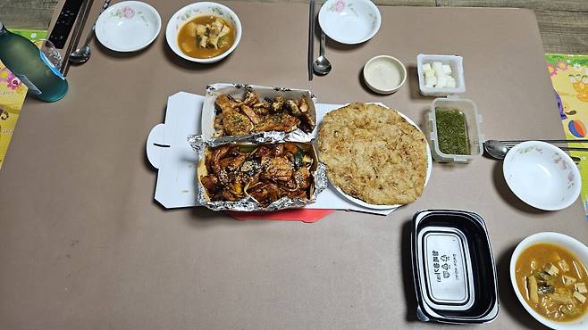 20250625_183556.jpg 저녁 숯불바베큐 치킨에 한잔