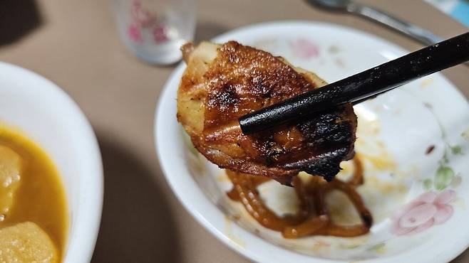 20250625_184751.jpg 저녁 숯불바베큐 치킨에 한잔