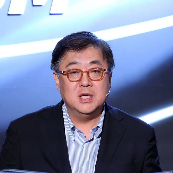 김성하 한국오라클 대표가 파이낸셜뉴스와 과학기술정보통신부 주최로 26일 서울 여의도 콘래드호텔에서 열린 제16회 퓨처ICT포럼에서 기조연설을 하고 있다. 사진=서동일 기자