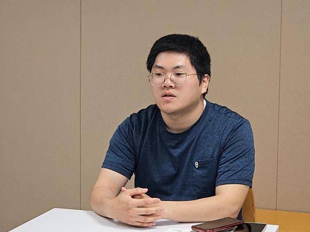 쉬었음 기간 6개월째인 이준열씨가 지난달 22일 서울 종로구 동그라미재단에서 본보 인터뷰에 응하고 있다. 이유지 기자