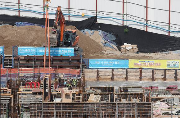 서울 성북구 한 아파트 건설 현장의 모습. [사진=연합뉴스]