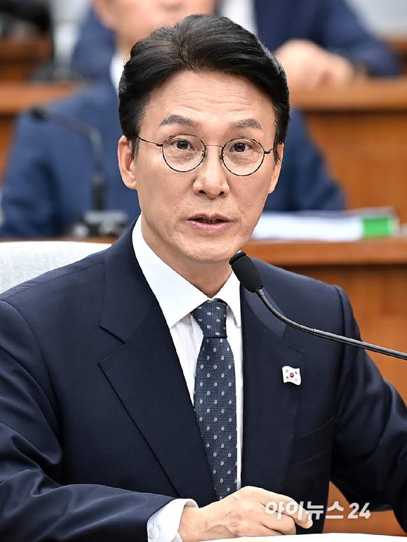 김민석 국무총리 후보자가 24일 서울 여의도 국회에서 열린 국무총리(김민석) 임명동의안 심사를 위한 인사청문회에서 의원 질의에 답변하고 있다. [사진=곽영래 기자]