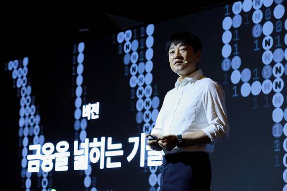 26일 서울 종로구 포시즌스 호텔에서 개최된 'Npay 미디어데이 2025' 기자간담회에서 박상진 네이버페이 대표가 키노트 스피치를 하고 있다. [사진=네이버페이]