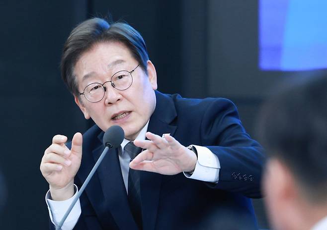 이재명 대통령이 25일 광주광역시 국립아시아문화전당에서 '광주시민·전남도민 타운홀미팅'을 하고 있다. 연합뉴스