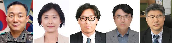 대통령실은 이재명 대통령이 26일 차관급 인사들을 임명했다고 강유정 대통령실 대변인의 브리핑을 통해 밝혔다. 왼쪽부터 이두희 국방부 차관, 이스란 보건복지부 1차관, 금한승 환경부 차관, 권창준 고용노동부 차관, 남동일 공정거래위원회 부위원장. 연합뉴스