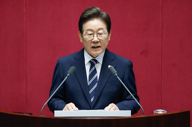 이재명 대통령이 26일 서울 여의도 국회 본회의장에서 정부의 2차 추가경정예산안 제출과 관련해 첫 시정연설을 하고 있다. 국회사진기자단