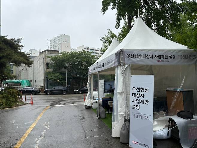 방배신삼호아파트 단지 내 HDC현대산업개발 우선협상대상자 사업제안 설명 천막 부스