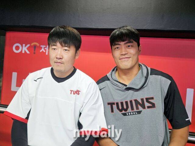 LG 유니폼을 입은 김준태와 천성호./수원=심혜진 기자