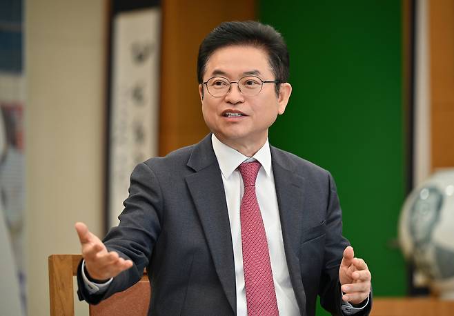 이철우 경북지사는 헤럴드경제와의 인터뷰를 통해 “미국, 일본, 중국, 러시아 등 정상이 모두 참석하고 북한의 김정은 위원장까지 참여하게 된다면 2025년 APEC 정상회의는 역사에 기록될 세계적인 평화의 축제가 될 것”이라며 “경북도의 힘을 믿고 함께해 주시길 바란다”고 말했다. [경북도 제공]