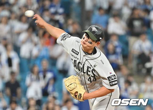 [OSEN=대구, 이석우 기자] 26일 대구삼성라이온즈파크에서 2025 신한 SOL 뱅크 KBO 리그 삼성 라이온즈와 한화 이글스의 경기가 열렸다. 홈팀 삼성은 가라비토가, 방문팀 한화는 문동주가 선발 출전했다. 한화 이글스 김서현이 역투하고 있다. 2025.06.26 / foto0307@osen.co.kr