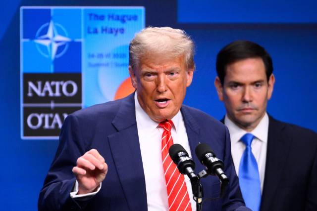 도널드 트럼프 미국 대통령이 25일(현지 시간) 네덜란드 헤이그에서 열린 북대서양조약기구(NATO·나토) 정상회담 후 열린 현지 기자회견에서 발언하고 있다. AFP연합뉴스