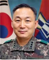 이두희 국방부 차관