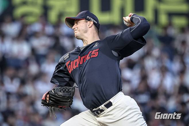 롯데 외국인투수 터커 데이비슨이 25일 창원NC파크에서 열린 NC와 원정경기에 선발등판해 역투하고 있다. 사진제공｜롯데 자이언츠