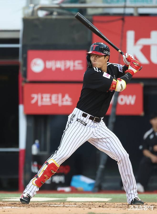 LG 천성호가 26일 수원KT위즈파크에서 열린 KT와 원정경기에 7번타자 1루수로 선발출전해 4타수 1안타 1득점으로 팀의 4-3 승리에 기여했다.&nbsp;사진제공｜LG 트윈스