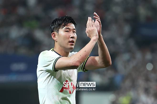 ▲ 마지막으로 독일 복귀도 언급됐다. 토트넘으로 오기 전 몸담았던 바이엘 레버쿠젠이 손흥민 영입을 고려한다는 소식이다. 맨체스터 유나이티드를 이끌었던 에릭 텐 하흐 감독이 새롭게 지휘봉을 잡은 가운데 손흥민을 데려와 공격 주축으로 삼을 수 있다는 예상이다. ⓒ곽혜미 기자