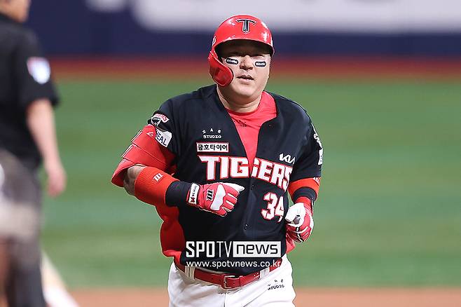 ▲ 녹슬지 않는 타격 실력으로 역사적 성적을 써내려가고 있는 최형우 ⓒ곽혜미 기자