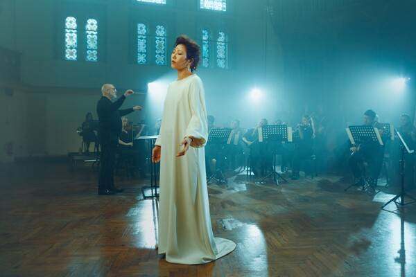 ▲ 26일 여섯번째 정규앨범 '엑스트라오디너리'를 발표하는 싱어송라이터 임현정. 제공|Charlie Clift