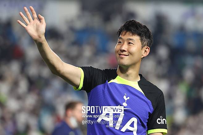 ▲ 손흥민이 토트넘에서 모든 걸 이뤘기에 마음이 편해진 듯하다. 입단 10년 만에 마침내 트로피를 들어올렸다. 유럽축구연맹(UEFA) 유로파리그 우승에 성공하면서 토트넘 유니폼을 입은 후 처음이자 프로 데뷔 후 최초로 타이틀을 확보했다.