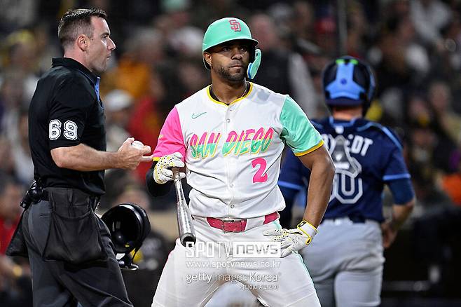 ▲ 타격 부진 속에 팬들의 큰 실망감을 안기고 있는 잰더 보가츠