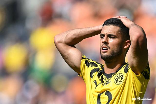 조현우에게 슈팅이 막히자 아쉬워하는 얀 코투. /AFPBBNews=뉴스1