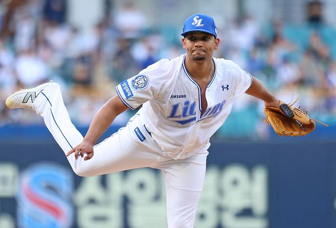 삼성 라이온즈의 새 외국인 투수 헤르손 가라비토는 26일 대구삼성라이온즈파크에서 열린 2025 신한 SOL Bank KBO리그 한화 이글스와의 홈경기에서 첫 등판, 5이닝 1피안타 무사사구 4탈삼진 무실점으로 완벽투를 펼쳤다. 삼성 라이온즈