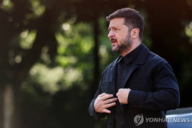 검정 재킷, 셔츠 차림의 젤렌스키 대통령 [로이터 연합뉴스]